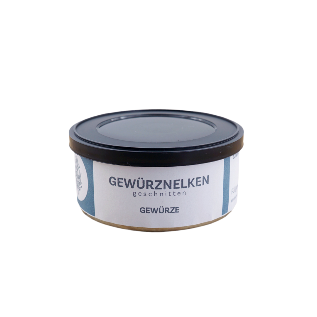 Gewürz-Nelken geschnitten