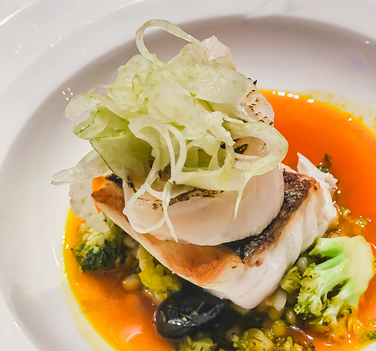 Gebratener Wolfsbarsch mit Fenchelsalat, Hauptgang von Jungermann Gourmet