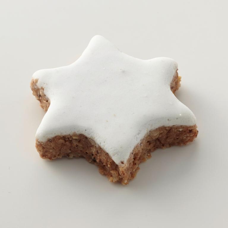 Zimtsterne von Jungermann Gourmet – Originalaufnahme des Gebäcks mit sichtbarer Form und Oberfläche.