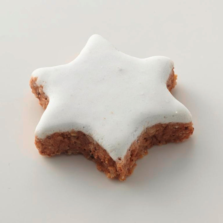 Zimtsterne von Jungermann Gourmet – Originalaufnahme des Gebäcks mit sichtbarer Form und Oberfläche.