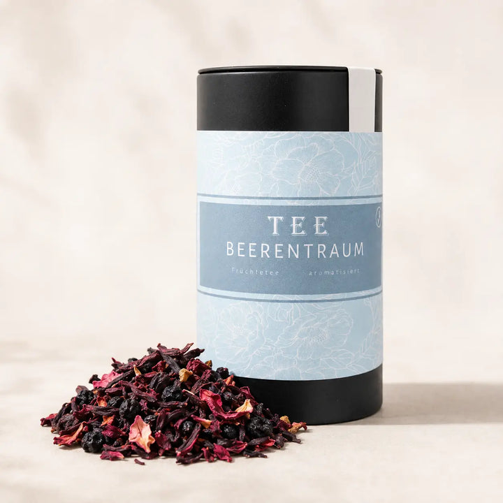 Beerentraum Früchte Tee Dose mit loser Hibiskus-Beeren-Mischung auf hellem Hintergrund