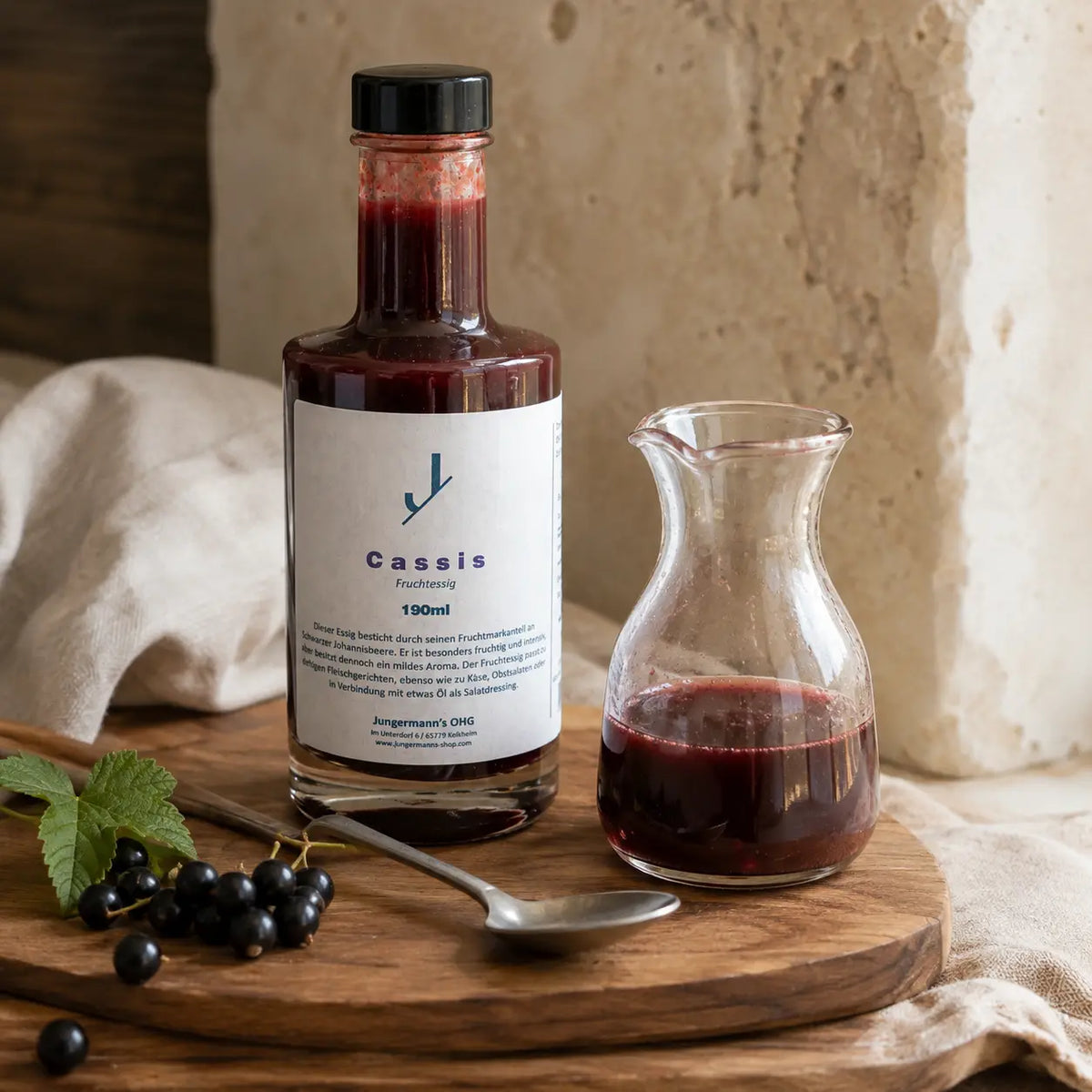 Jungermann Gourmet Cassis Essig mit Vinaigrette und schwarzen Johannisbeeren
