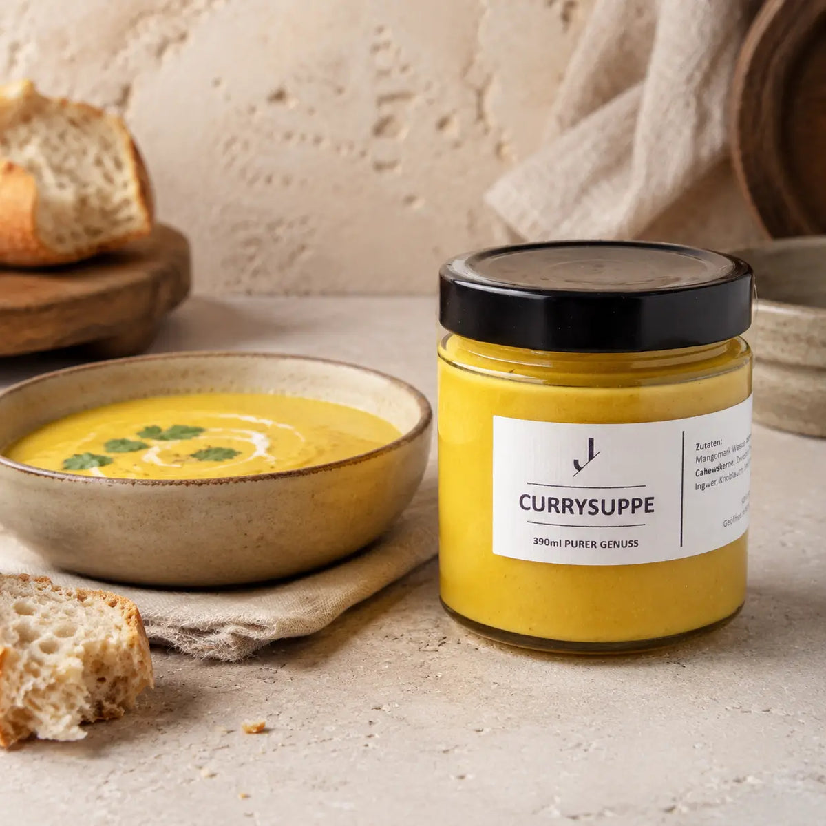 Jungermann Gourmet Curry-Suppe cremig serviert mit Brot