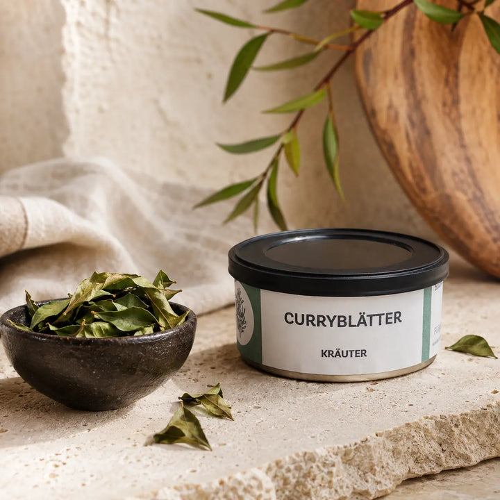 Jungermann Gourmet Curryblätter mit getrockneten Blättern in einer Schale