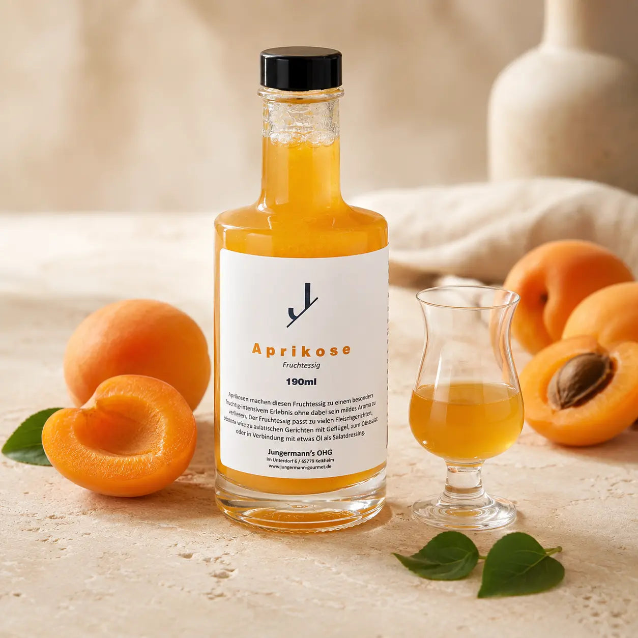 Aprikosen Essig von Jungermann Gourmet mit frischen Aprikosen und kleinem Probierglas