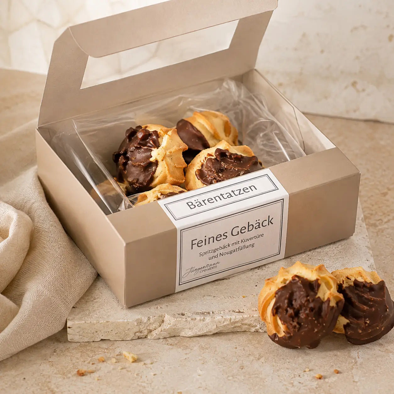 Geöffnete Schachtel Bärentatzen von Jungermann Gourmet mit Schokoladengebäck