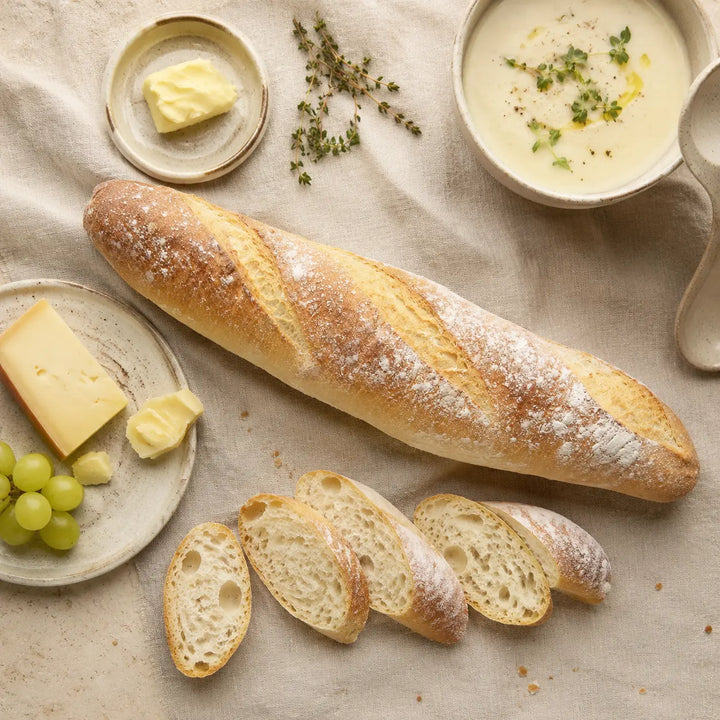 Steinofen-Baguette von Jungermann Gourmet als Brotzeit mit Butter, Käse und Suppe