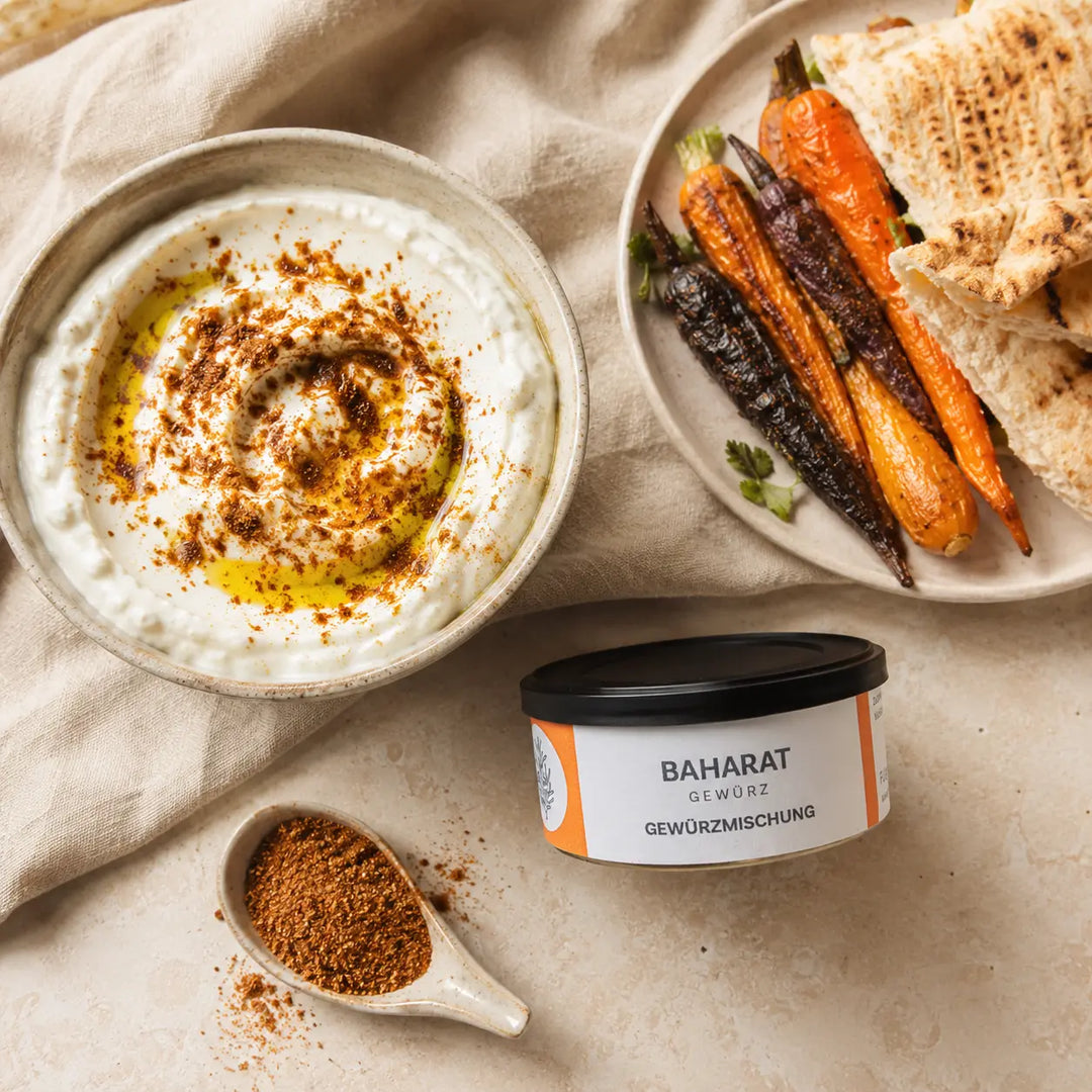 Baharat von Jungermann Gourmet mit Joghurt-Dip, Ofenkarotten und Fladenbrot
