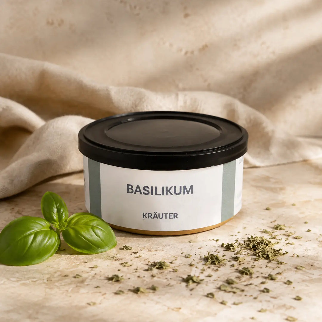 Basilikum Kräuter von Jungermann Gourmet in der Dose mit frischen Blättern