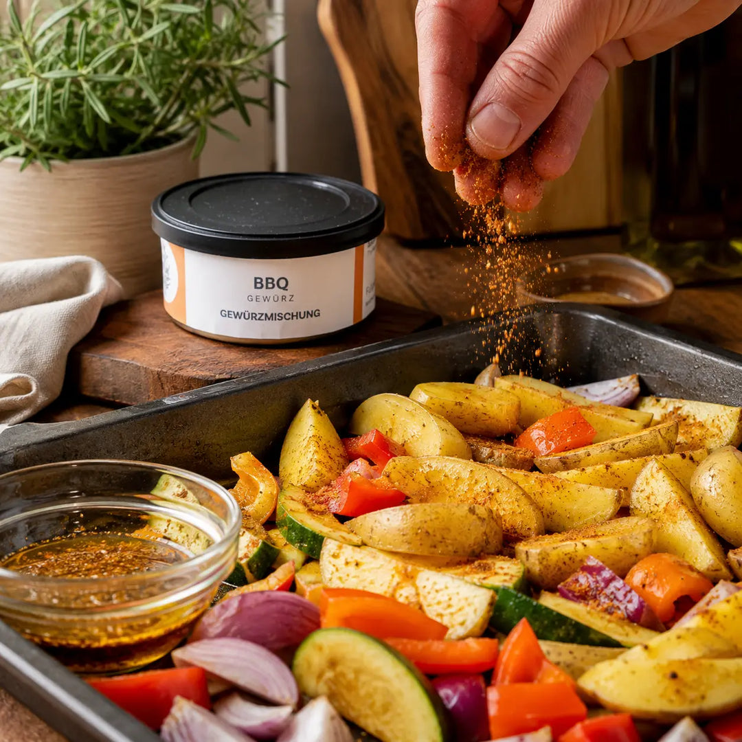 Kartoffeln und Gemüse werden mit BBQ Gewürz von Jungermann Gourmet gewürzt
