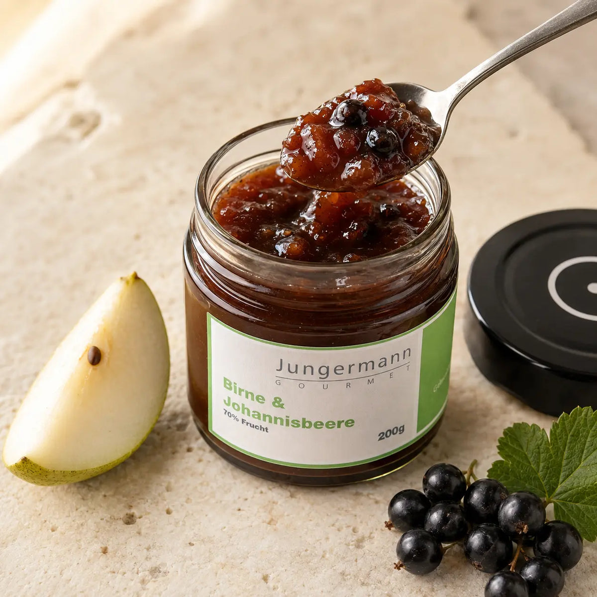 Geöffneter Birne und Johannisbeere Aufstrich von Jungermann Gourmet mit Löffel