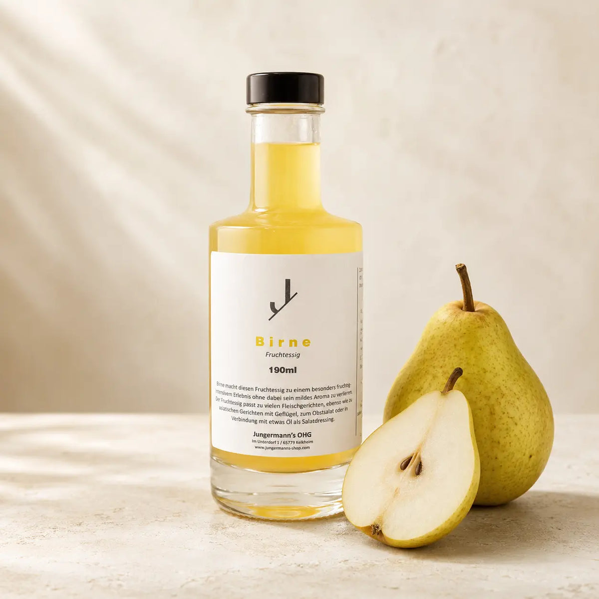 Birnen Essig von Jungermann Gourmet in der Glasflasche mit frischer Birne