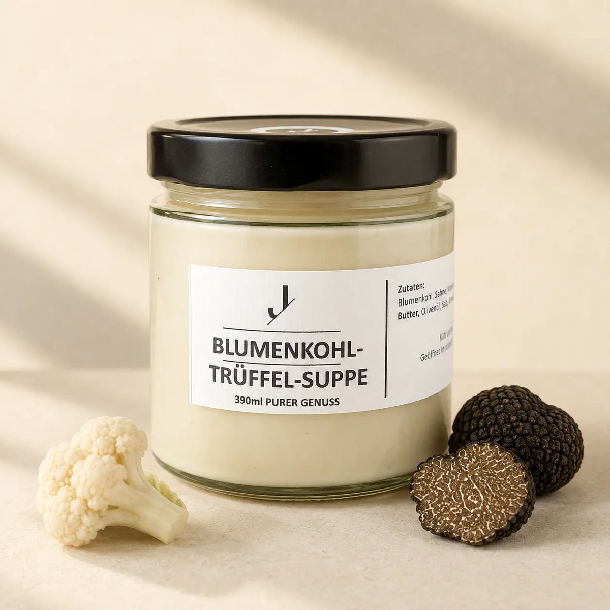 Blumenkohlsuppe mit Trüffel von Jungermann Gourmet im Glas mit Blumenkohl und Trüffel