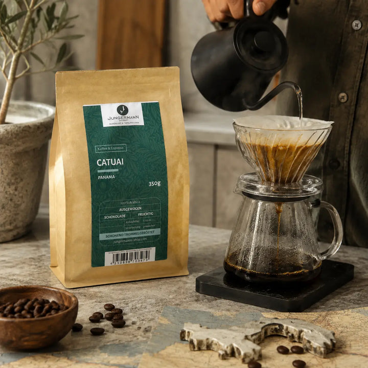 Catuai Kaffee von Jungermann Gourmet bei der Pour-over-Zubereitung mit Glaskaraffe