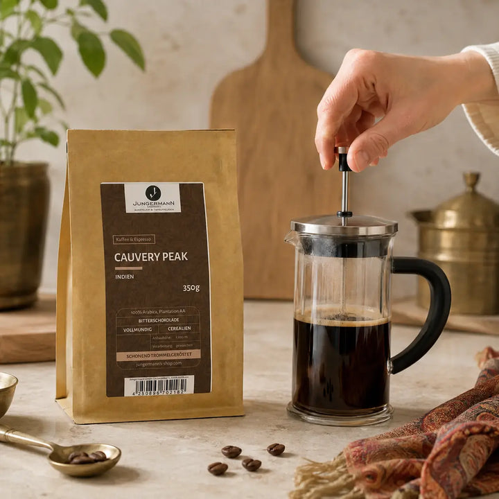 Cauvery Peak Kaffee aus Indien bei der Zubereitung in einer French Press