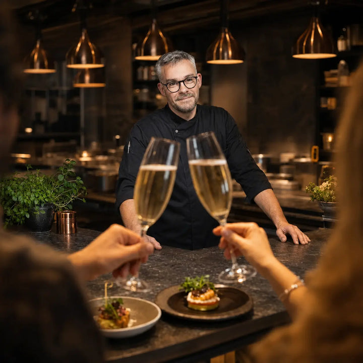Champagnerempfang am offenen Küchentisch beim CHEFs TABLE by Lars Jungermann