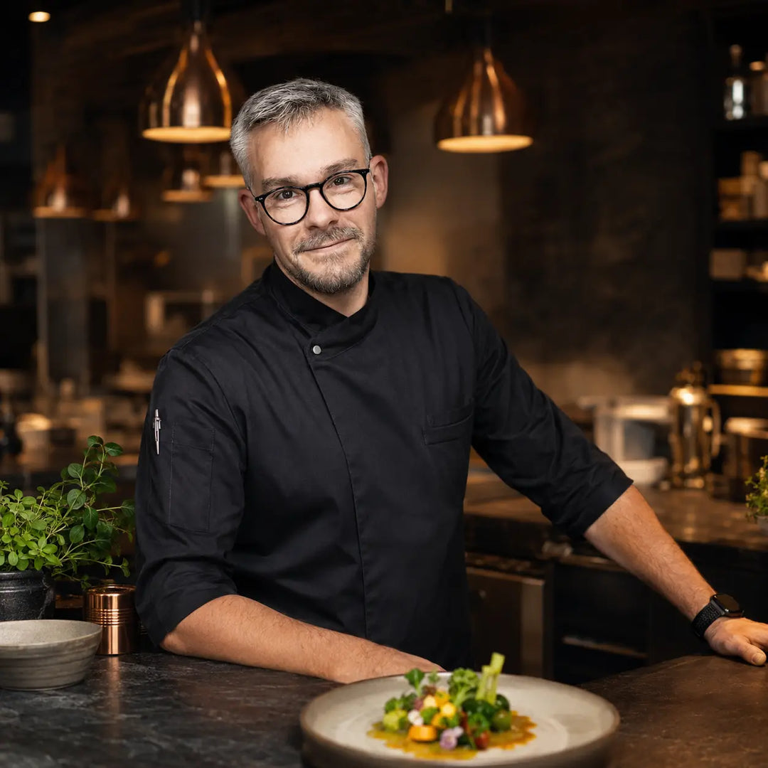 Lars Jungermann beim CHEFs TABLE in der offenen Küche