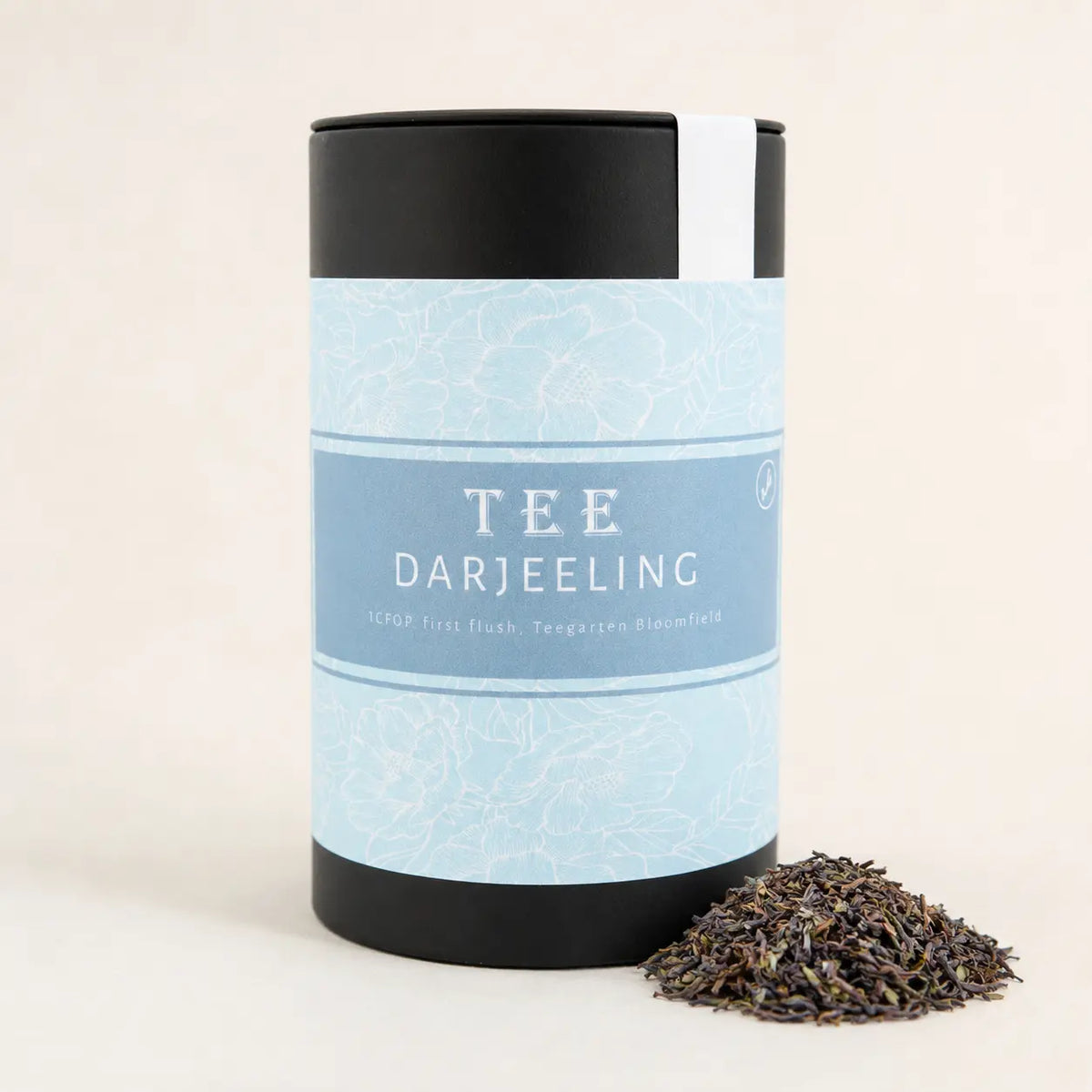 Darjeeling Tee von Jungermann Gourmet in hellblauer Dose mit First-Flush-Blättern
