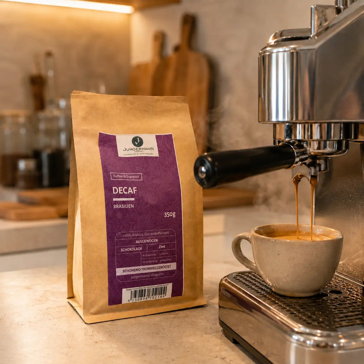 Decaf Kaffee aus Brasilien bei der koffeinfreien Espressozubereitung am Siebträger