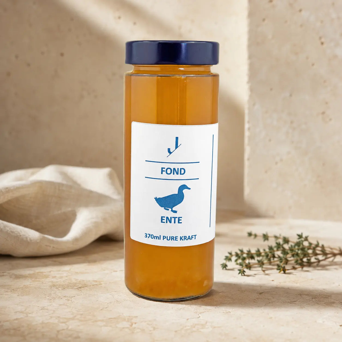 Entenfond von Jungermann Gourmet im Glas als Premium-Packshot