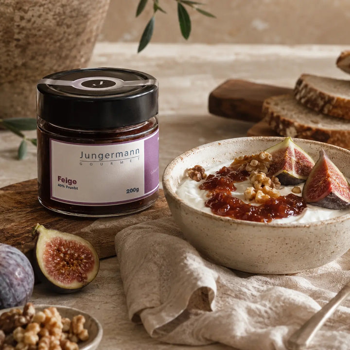 Feigen-Aufstrich von Jungermann Gourmet zu Naturjoghurt, Walnüssen und frischen Feigen