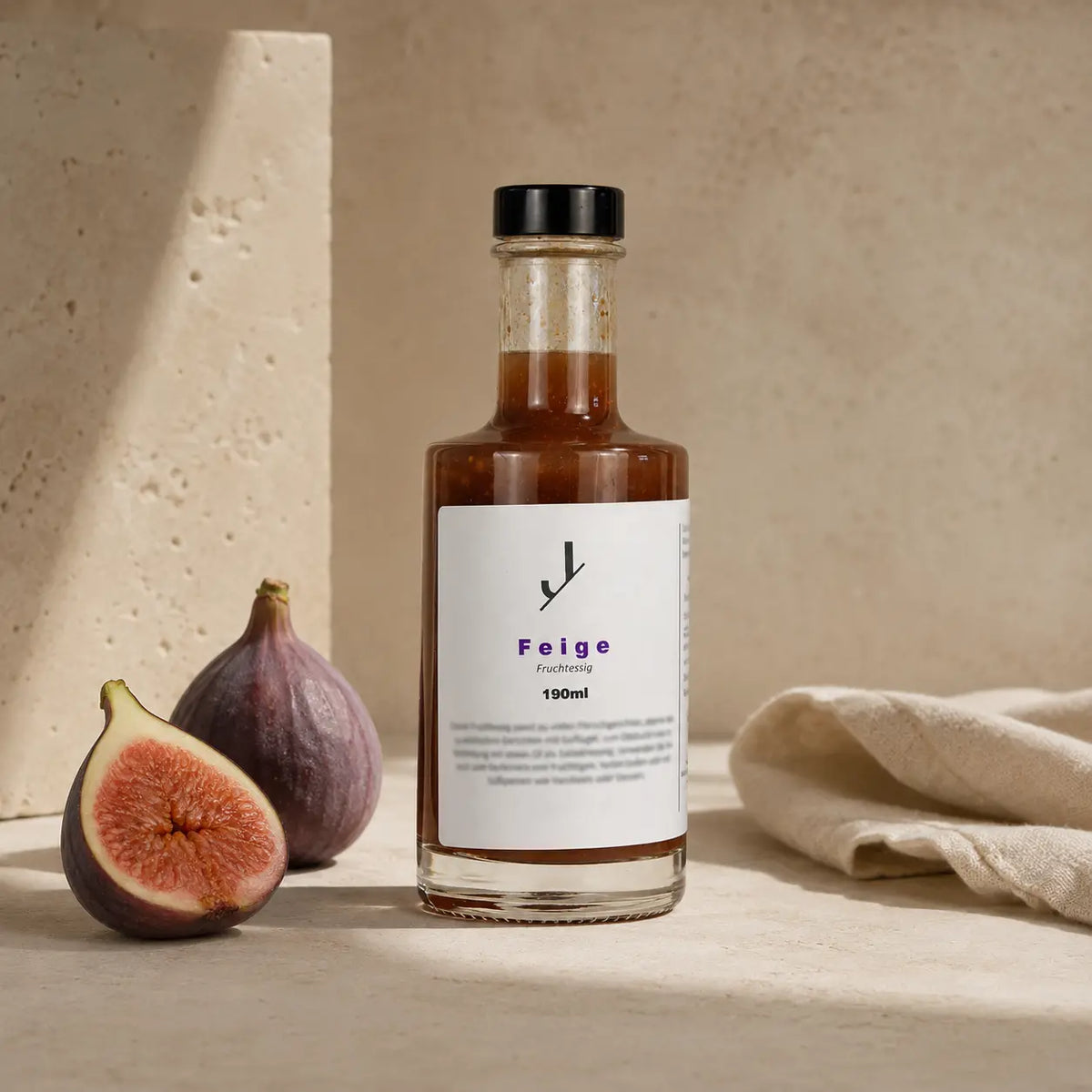 Feigen-Fruchtessig von Jungermann Gourmet in der Glasflasche als Premium-Packshot