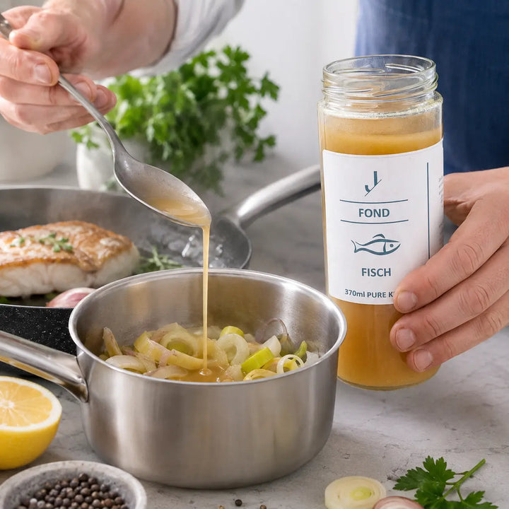 Fisch-Fond von Jungermann Gourmet für eine leichte Sauce mit Lauch, Schalotte und Petersilie