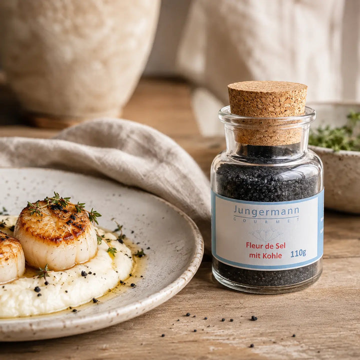 Jungermann Gourmet Fleur de Sel mit Aktivkohle zu Jakobsmuscheln