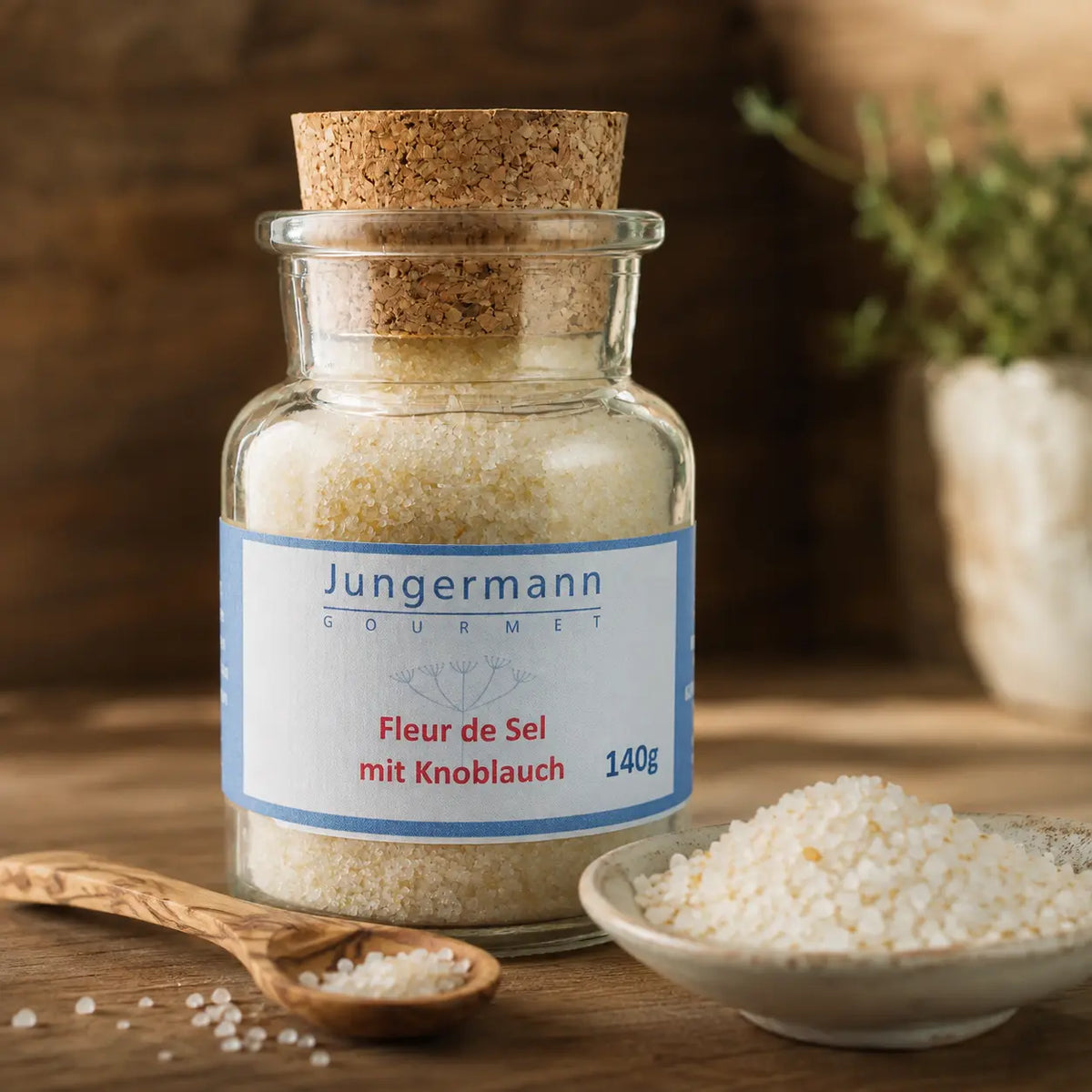 Jungermann Gourmet Fleur de Sel mit Knoblauch und hellen Salzkristallen