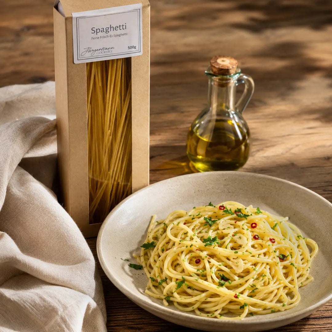 Frisch-Ei Spaghetti von Jungermann Gourmet – als Spaghetti aglio e olio mit Petersilie