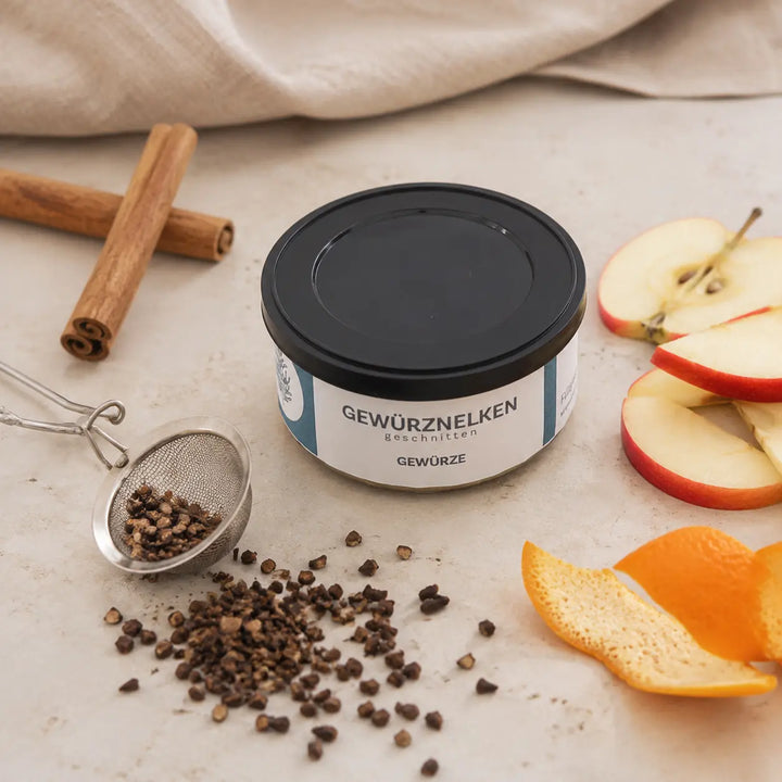 Gewürz-Nelken geschnitten von Jungermann Gourmet – mit Zimt, Apfel, Orange und Teesieb