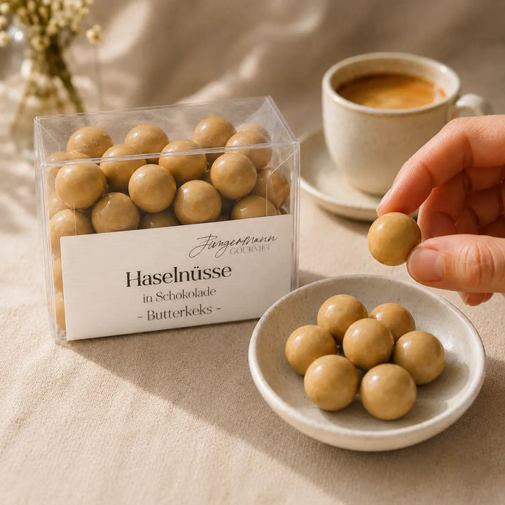 Haselnüsse in Schokolade Butterkeks mit Espresso als Genussmoment