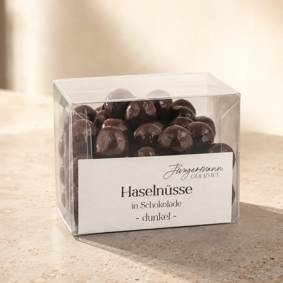 Haselnüsse in Schokolade dunkel von Jungermann Gourmet – Premium-Packshot