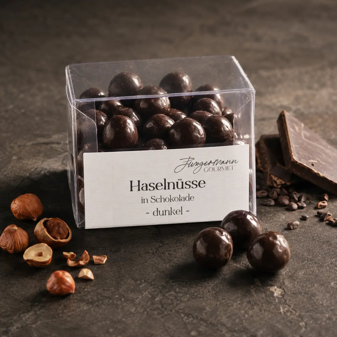 Haselnüsse in dunkler Schokolade mit Haselnüssen und dunkler Kuvertüre