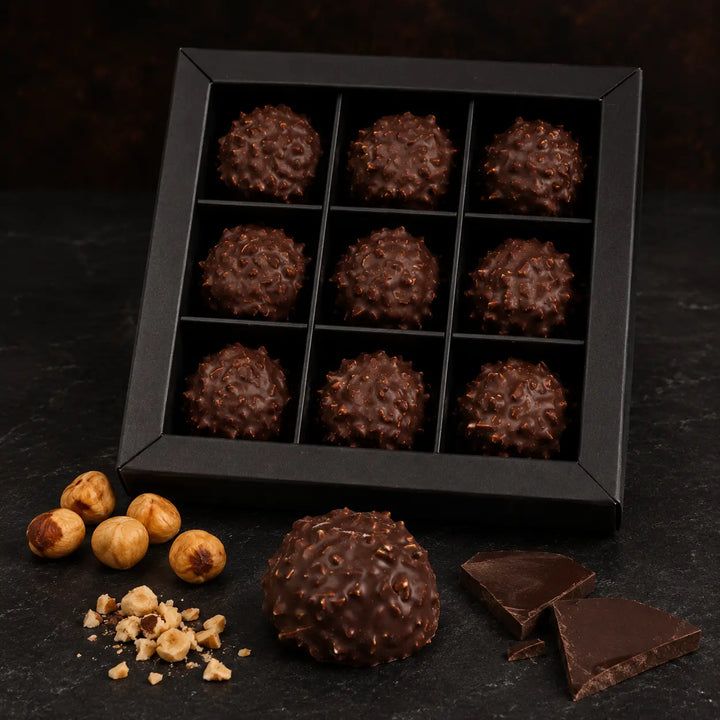 Haselnuss Praline mit gerösteten Haselnüssen und dunkler Schokolade