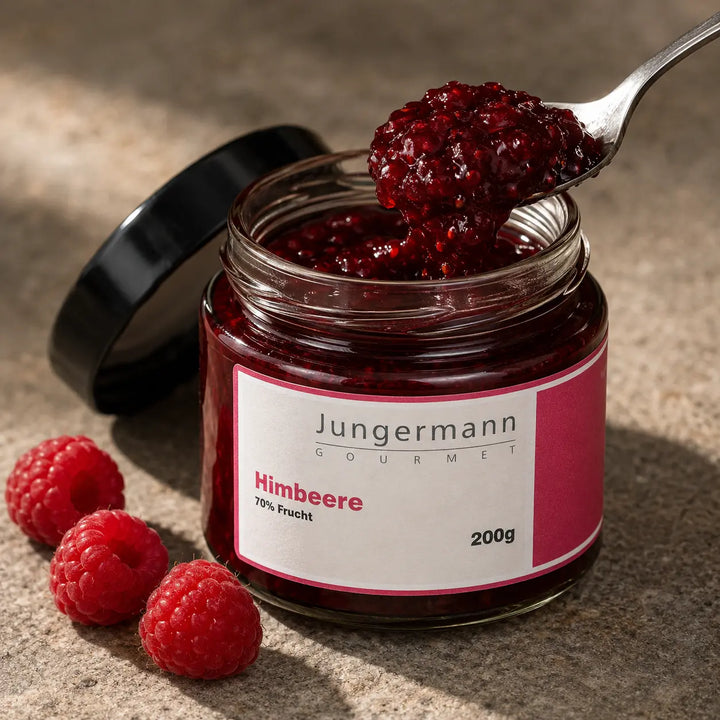 Himbeer Aufstrich – dunkelrote Fruchttextur mit Himbeerkernen im Detail