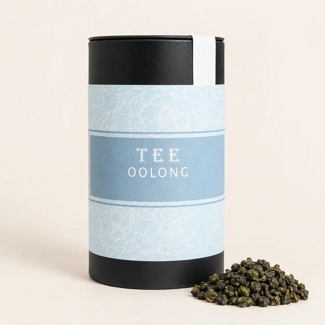 Jade Oolong Tee von Jungermann Gourmet in hellblauer Dose mit gerollten Blättern
