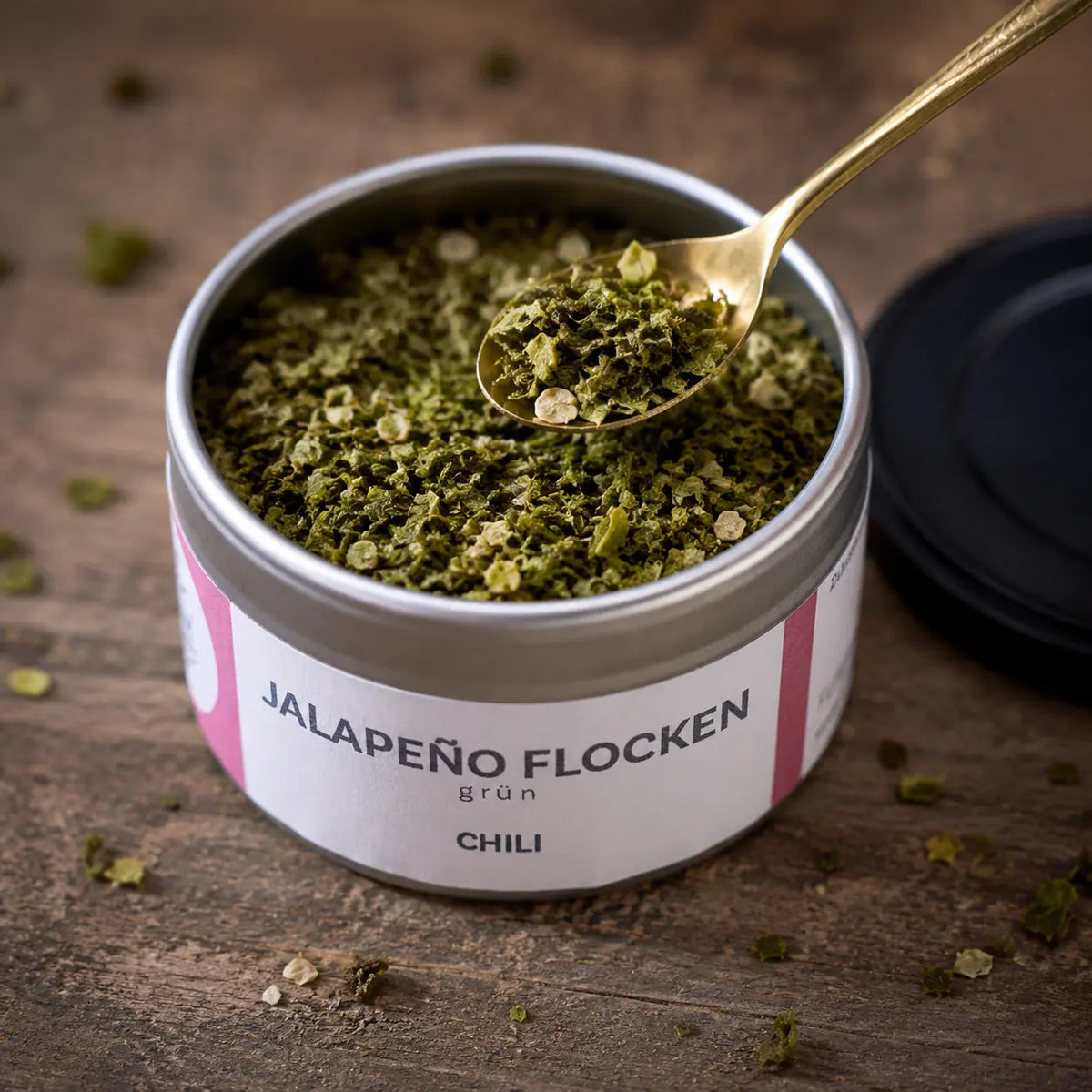 Grüne Jalapenoflocken – grobe getrocknete Chiliflocken im Detail