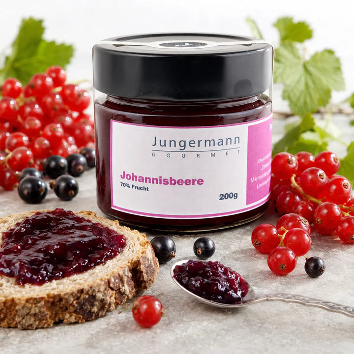 Johannisbeer Aufstrich mit frischen roten und schwarzen Johannisbeeren