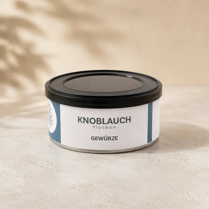 Knoblauchflocken von Jungermann Gourmet in der originalen flachen Gewürzdose