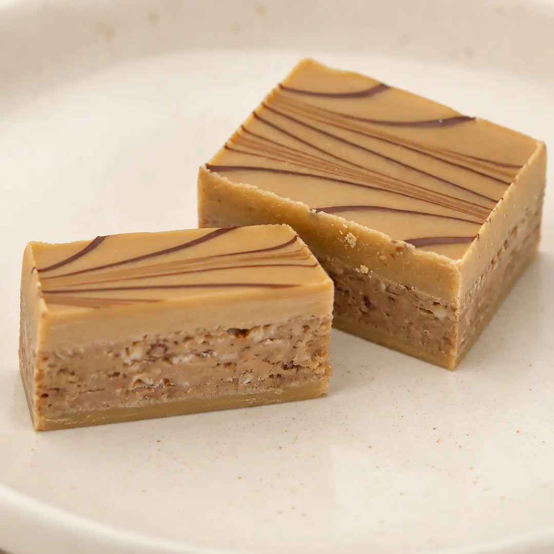 Knusper-Praline Karamell mit geschichteter Cerealienfüllung im Detail