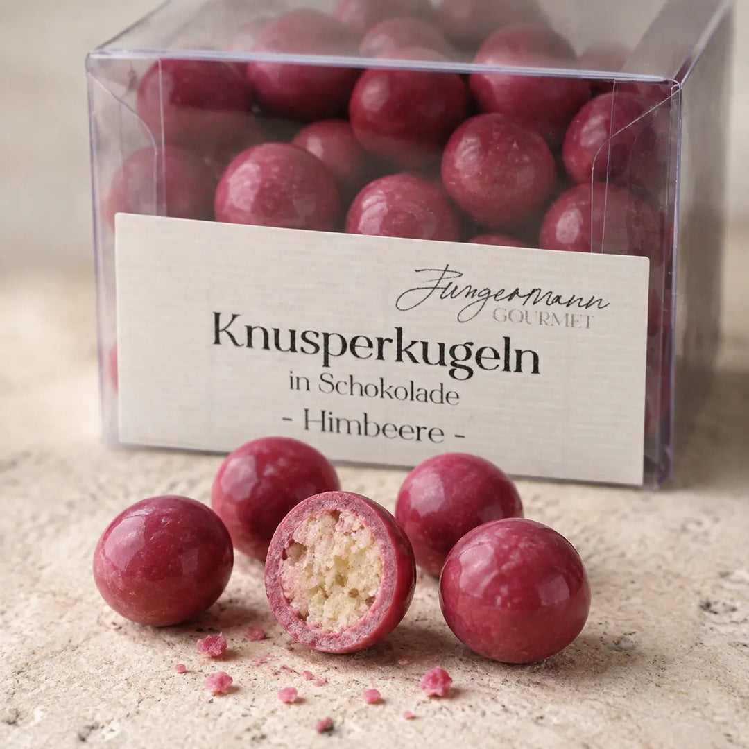Himbeer-Knusperkugeln mit luftigem knusprigem Kern im Detail