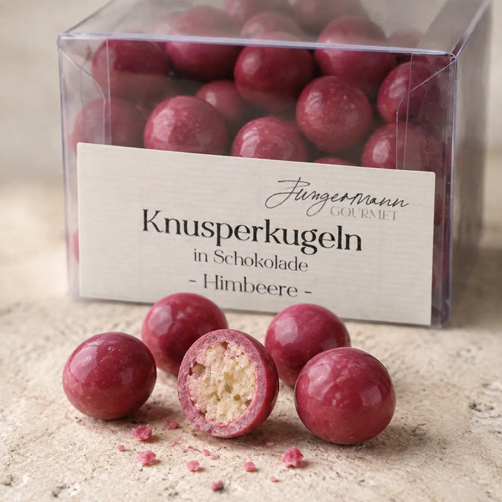 Himbeer-Knusperkugeln mit luftigem knusprigem Kern im Detail