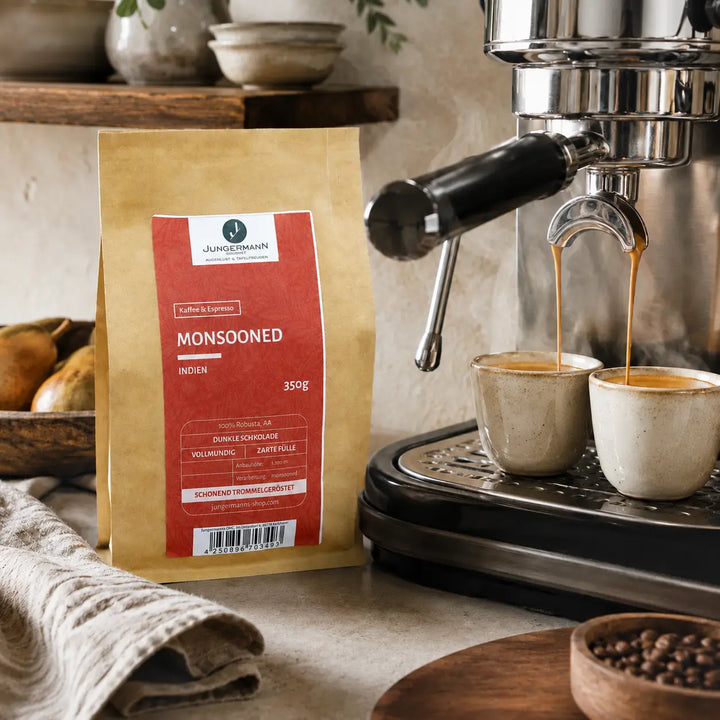 Monsooned Malabar Kaffee bei der Zubereitung von zwei Espressi mit kräftiger Crema