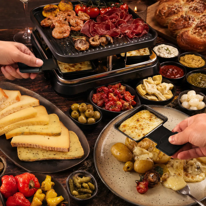 Raclette-Box von Jungermann Gourmet beim gemeinsamen Genuss zu zweit