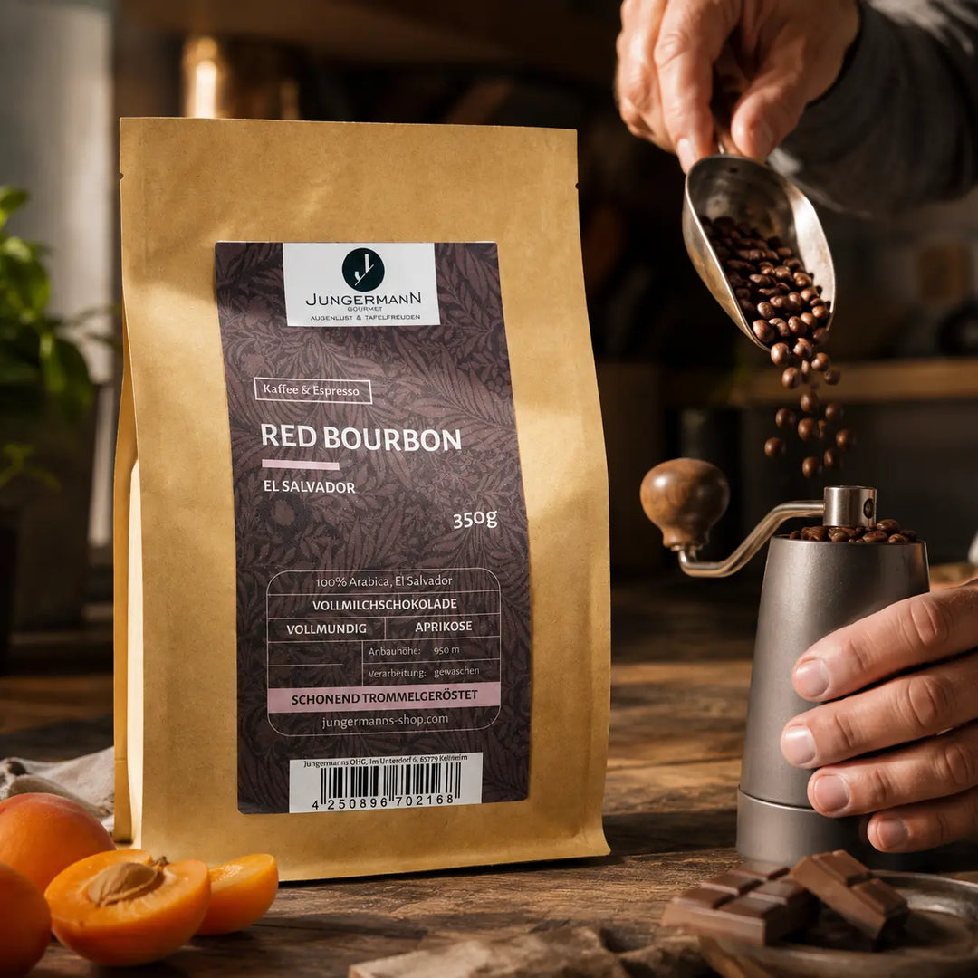 Red Bourbon Kaffee beim Mahlen mit Aprikose und Milchschokolade als Aromahinweise