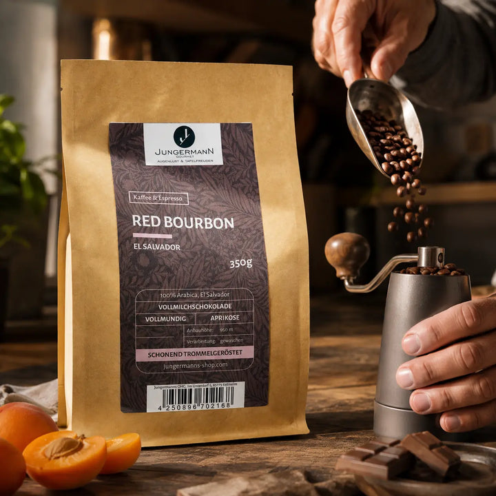 Red Bourbon Kaffee beim Mahlen mit Aprikose und Milchschokolade als Aromahinweise