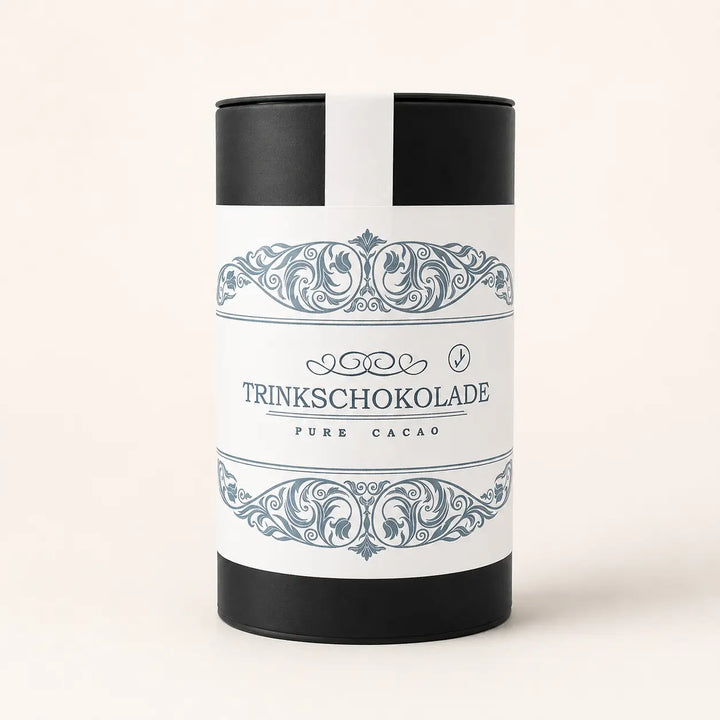 Pure-Cacao-Trinkschokolade in der schwarzen Jungermann-Gourmet-Dose
