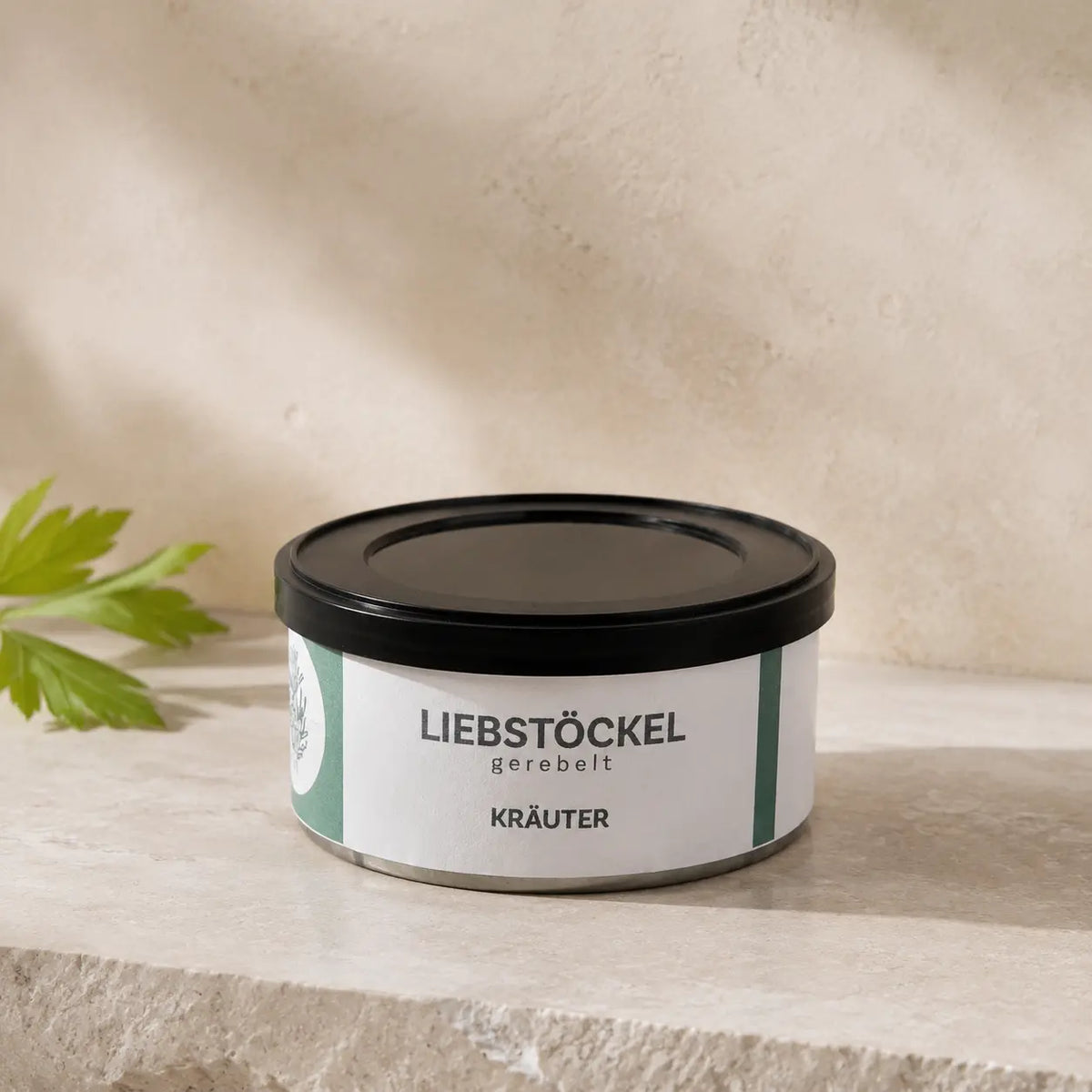 Liebstöckel gerebelt von Jungermann Gourmet in der originalen flachen Kräuterdose