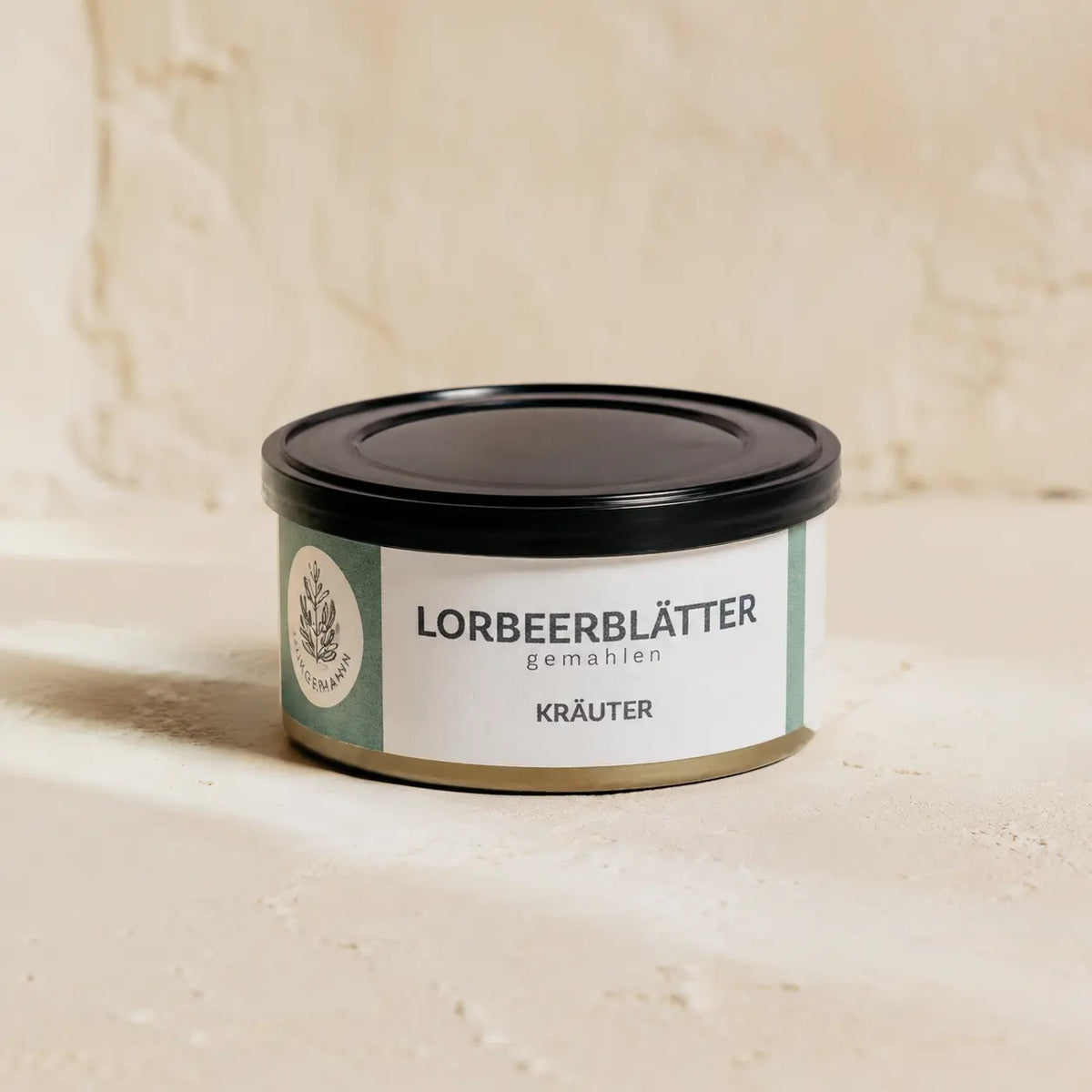 Lorbeerblätter gemahlen von Jungermann Gourmet in der originalen flachen Kräuterdose